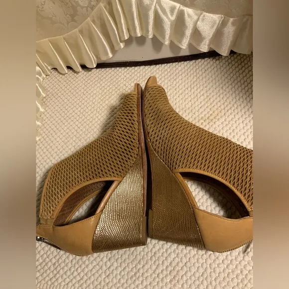 DONALD J PLINER WOMENS LEATHER WEDGE SANDALS