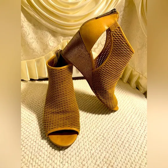 DONALD J PLINER WOMENS LEATHER WEDGE SANDALS