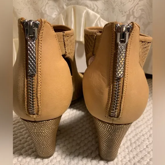 DONALD J PLINER WOMENS LEATHER WEDGE SANDALS