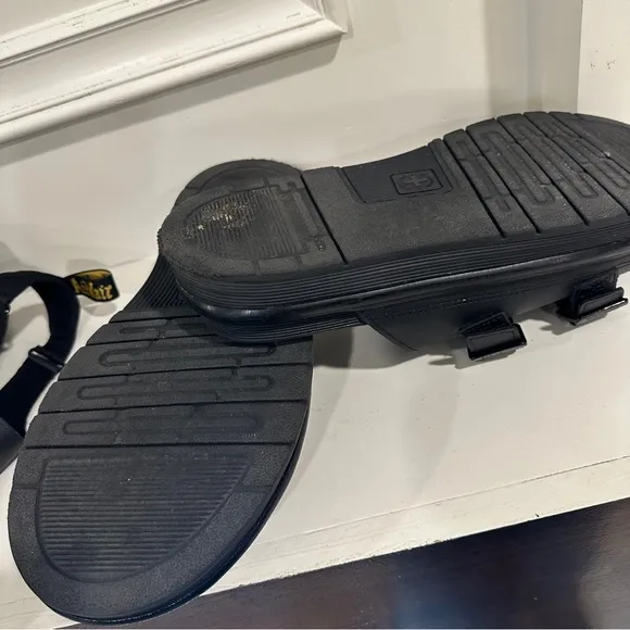 Dr. Marten | M11 W12 | Black DAX MEN'S LEATHER SLIDE SANDALS