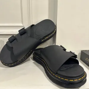 Dr. Marten | M11 W12 | Black DAX MEN'S LEATHER SLIDE SANDALS