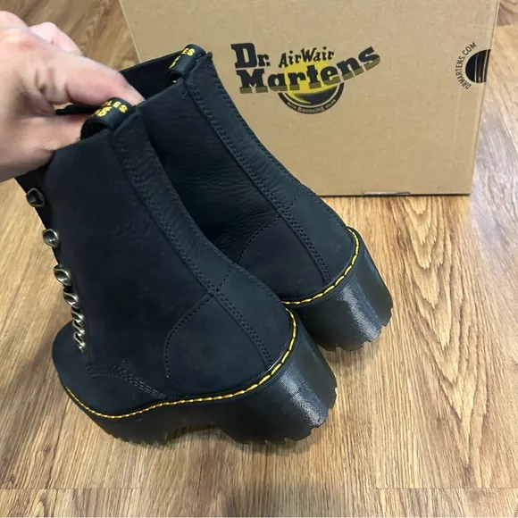 DR MARTENS Leona black leather heeled platform lace up combat boots booties sz7