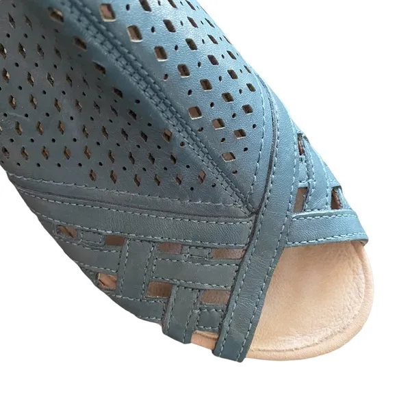Earth Pisa Galli Dusty Lake Blue Leather Wedge Sandals - Size 7.5