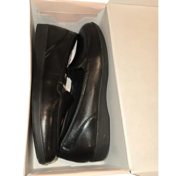 Easy Spirit Devitt Loafer in Black New in Box Size 8
