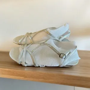 Easy Street Shiny Silver Faux Leather Crossover Wedge Sandals 7 M NEW