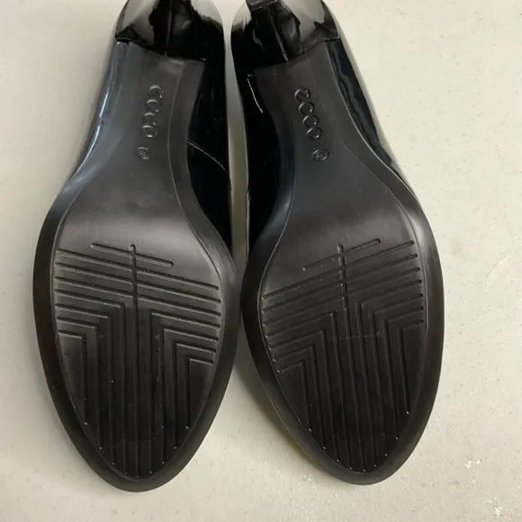 Ecco Elegant Black Women's Pumps size 40 (9) 4 inch heel
