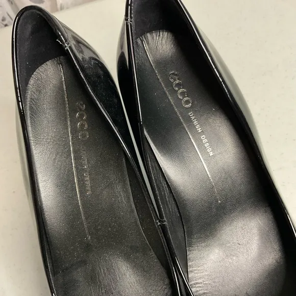 Ecco Elegant Black Women's Pumps size 40 (9) 4 inch heel