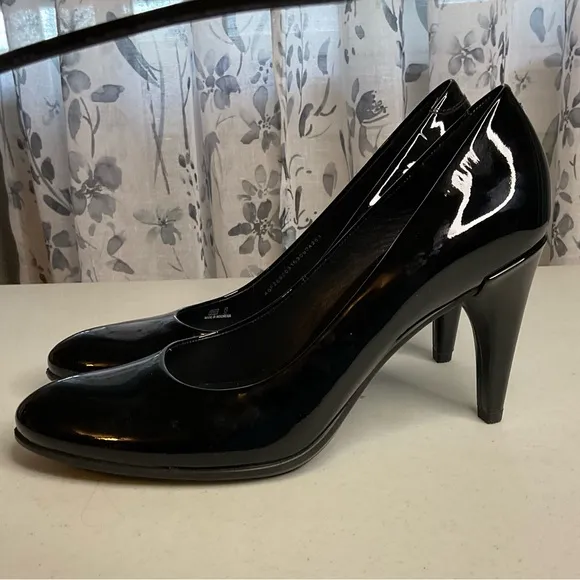 Ecco Elegant Black Women's Pumps size 40 (9) 4 inch heel