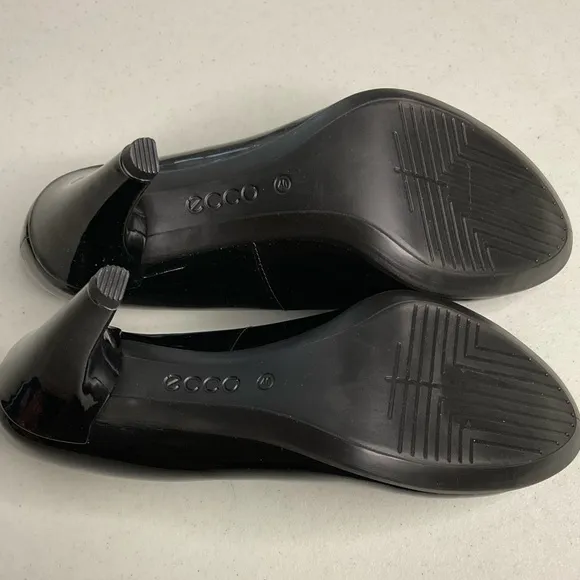 Ecco Elegant Black Women's Pumps size 40 (9) 4 inch heel