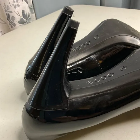 Ecco Elegant Black Women's Pumps size 40 (9) 4 inch heel