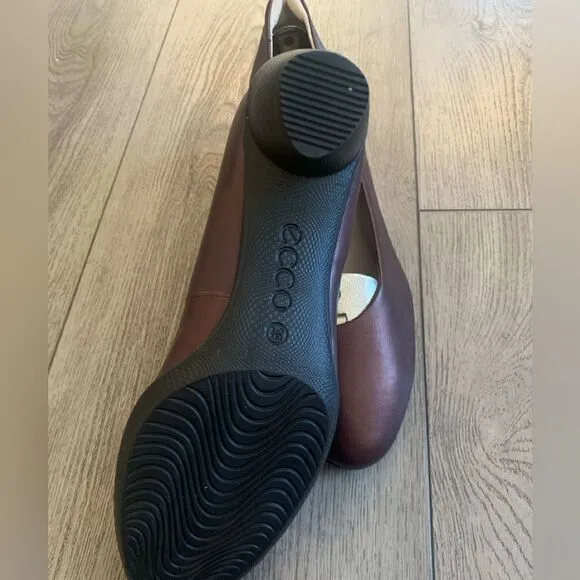 Ecco woman’s heel shoes very beautiful color