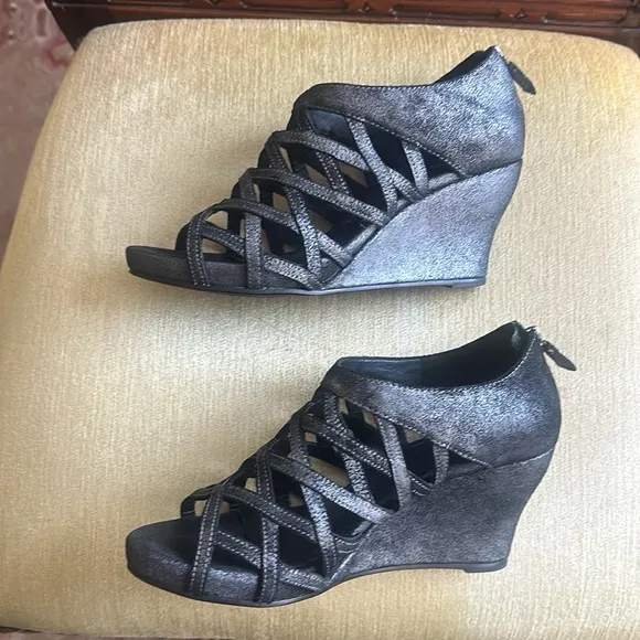 Eileen Fisher Black Metallic Leather Cage Lattice Strappy Wedge Sandals Size 7