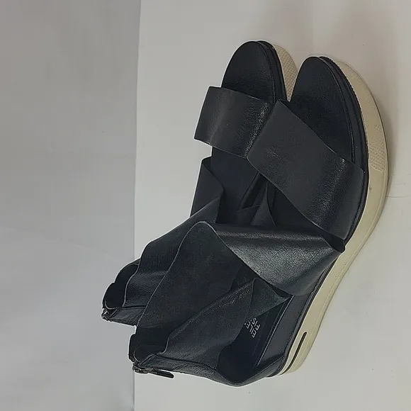 Eileen Fisher Sport Tumbled Leather Sandal