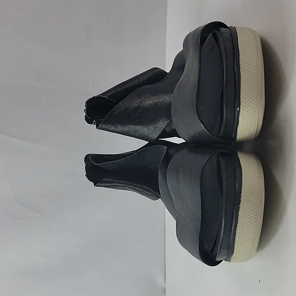 Eileen Fisher Sport Tumbled Leather Sandal
