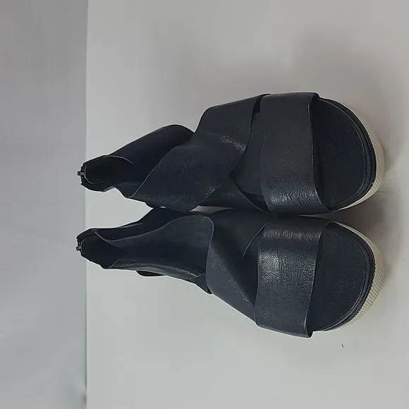 Eileen Fisher Sport Tumbled Leather Sandal