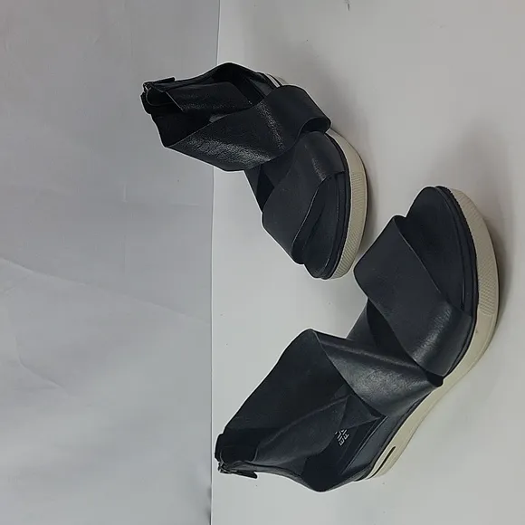 Eileen Fisher Sport Tumbled Leather Sandal