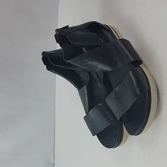 Eileen Fisher Sport Tumbled Leather Sandal