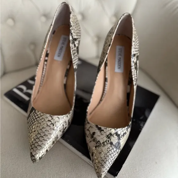 Elegant Snakeskin Stiletto Heels daisie pumps