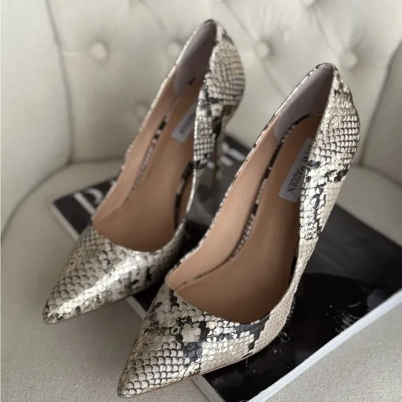 Elegant Snakeskin Stiletto Heels daisie pumps