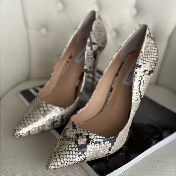 Elegant Snakeskin Stiletto Heels daisie pumps