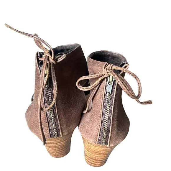ELF Made by Hand Aphrodite Wedge Sandals size 10.