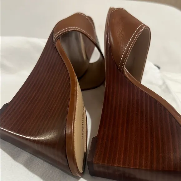 Ellen Wedge Sandal in Brown