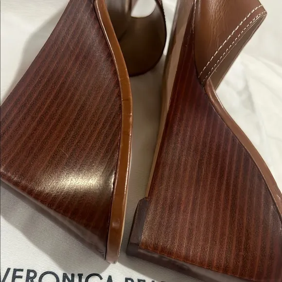 Ellen Wedge Sandal in Brown