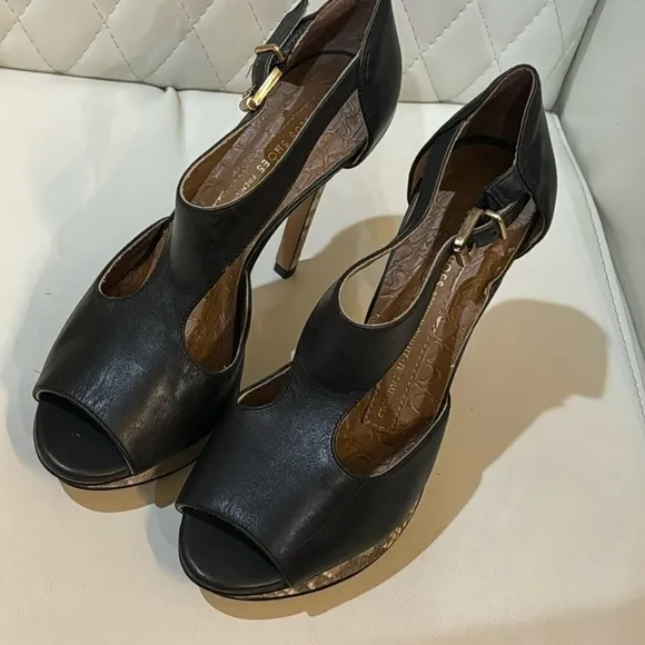 Ellus designer shoes! New over $450. Black leather snake design.
