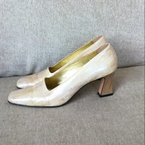 Escada Elegant Cream Embossed Leather Pumps