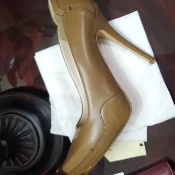 Escada Pumps