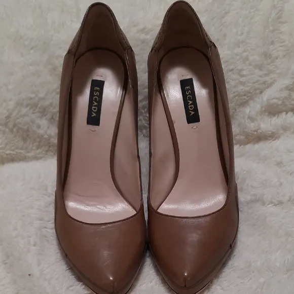 Escada Pumps