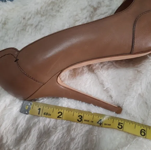 Escada Pumps