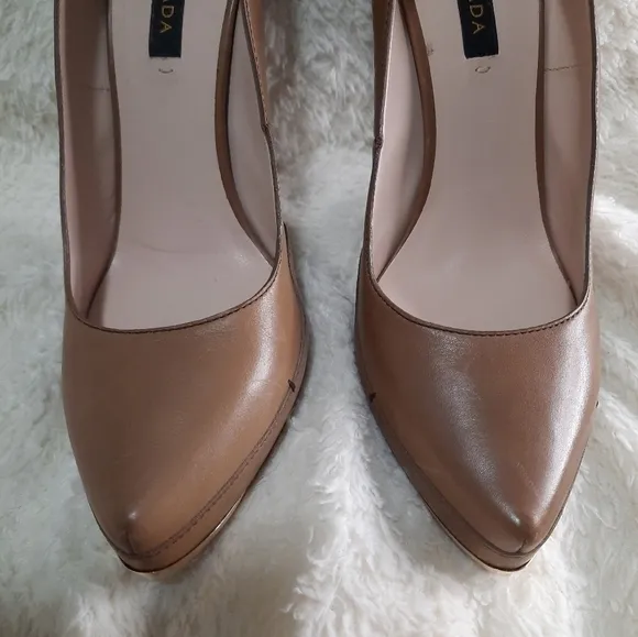 Escada Pumps