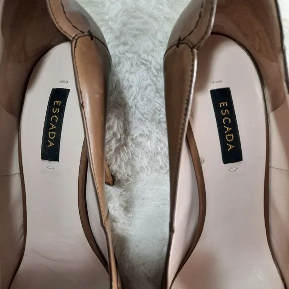 Escada Pumps
