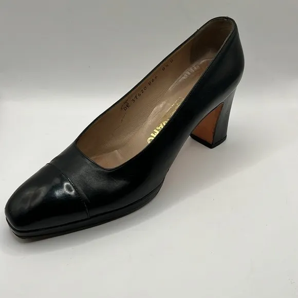 EUC Salvatore Farragamo Black Leather Heels Size 8.5 Made in Florence Italy