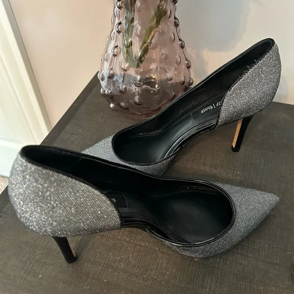 EUC WHBM Silver and black glitter pumps(size 9)