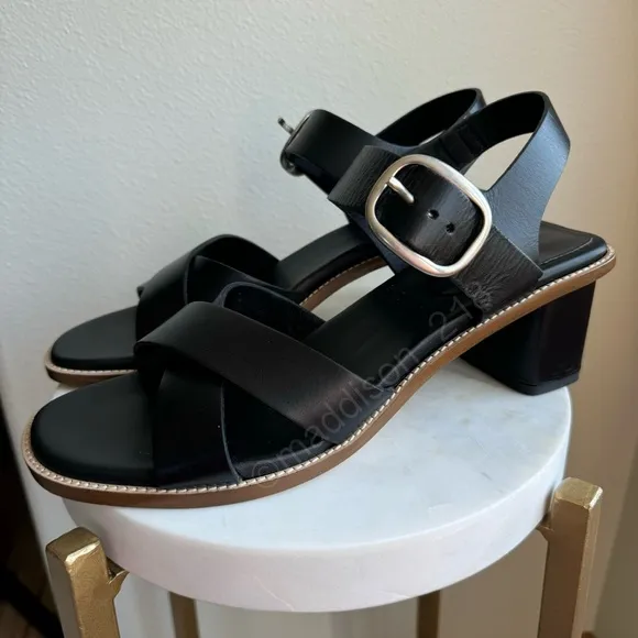 Everlane Leather Buckle Heel Sandals Black size 10 Block Chunky Heel Big Buckle