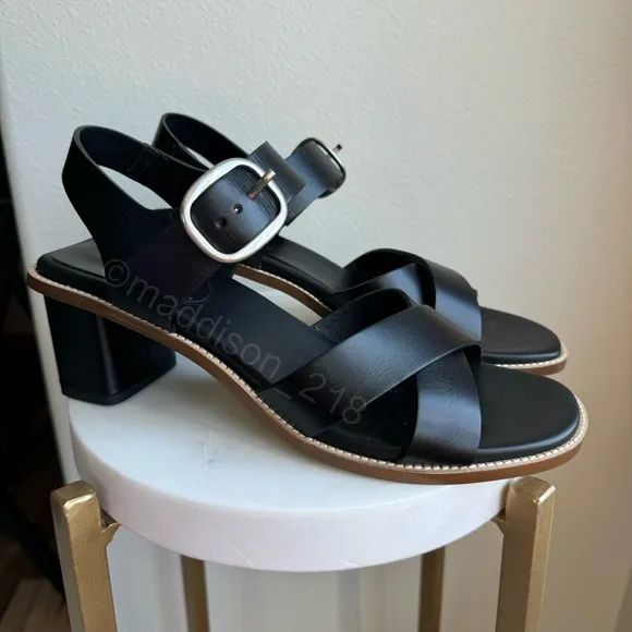 Everlane Leather Buckle Heel Sandals Black size 10 Block Chunky Heel Big Buckle