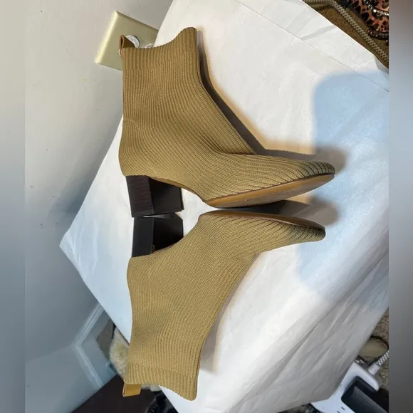Everlane The Glove Boot ReKnit Ankle Heel Chelsea Pull on Sock Bootie Sz 8.5