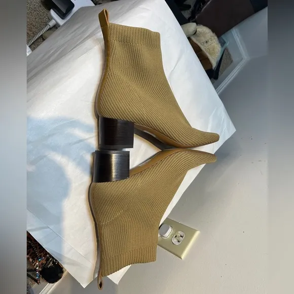Everlane The Glove Boot ReKnit Ankle Heel Chelsea Pull on Sock Bootie Sz 8.5