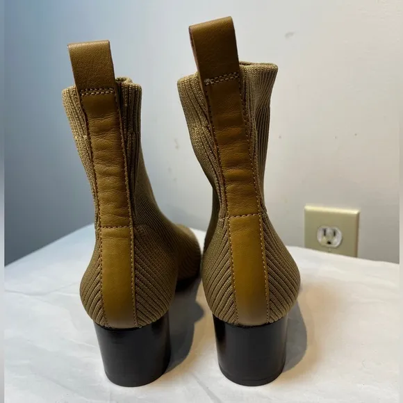 Everlane The Glove Boot ReKnit Ankle Heel Chelsea Pull on Sock Bootie Sz 8.5