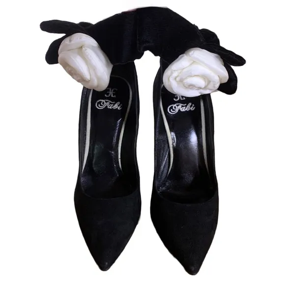 FABI COUTURE BLACK SUEDE HEELS W/CREAM SATIN ROSE ADORNMENT &amp; LUCITE HEELS (37)