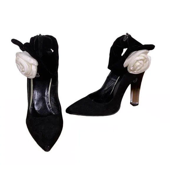 FABI COUTURE BLACK SUEDE HEELS W/CREAM SATIN ROSE ADORNMENT &amp; LUCITE HEELS (37)