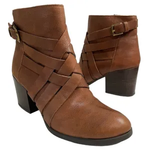 Fabianelli‎ Size EUR 38 / US 7.5-8 brown leather ankle boots. Block heel.
