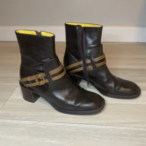 Fendi Scarpe Italy vintage brown buckle ankle zip y2k boots size 37.5