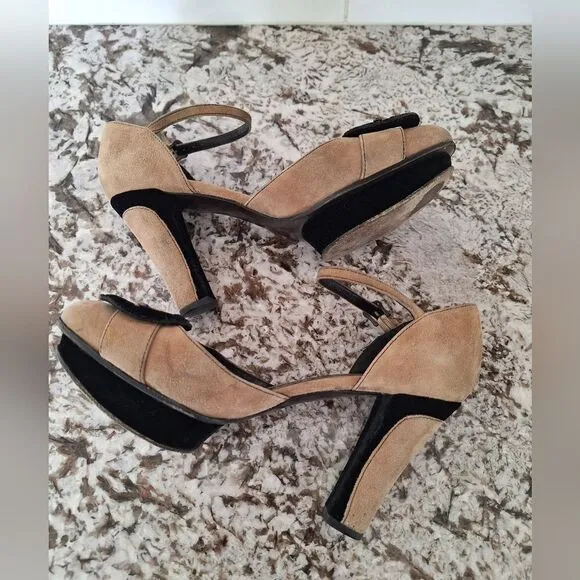 Fendi platform heel tan suede sandals size 38.5