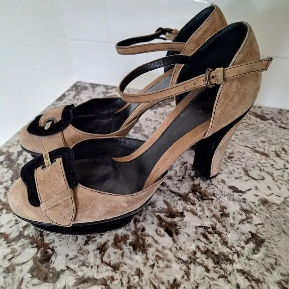 Fendi platform heel tan suede sandals size 38.5