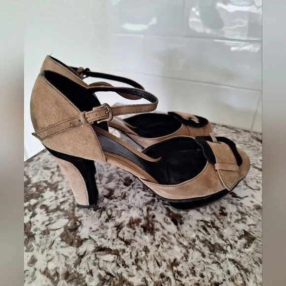 Fendi platform heel tan suede sandals size 38.5