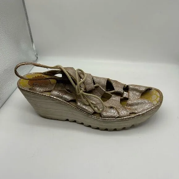 Fly London Yexa Gold Metallic Crackle Size 40