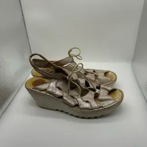 Fly London Yexa Gold Metallic Crackle Size 40